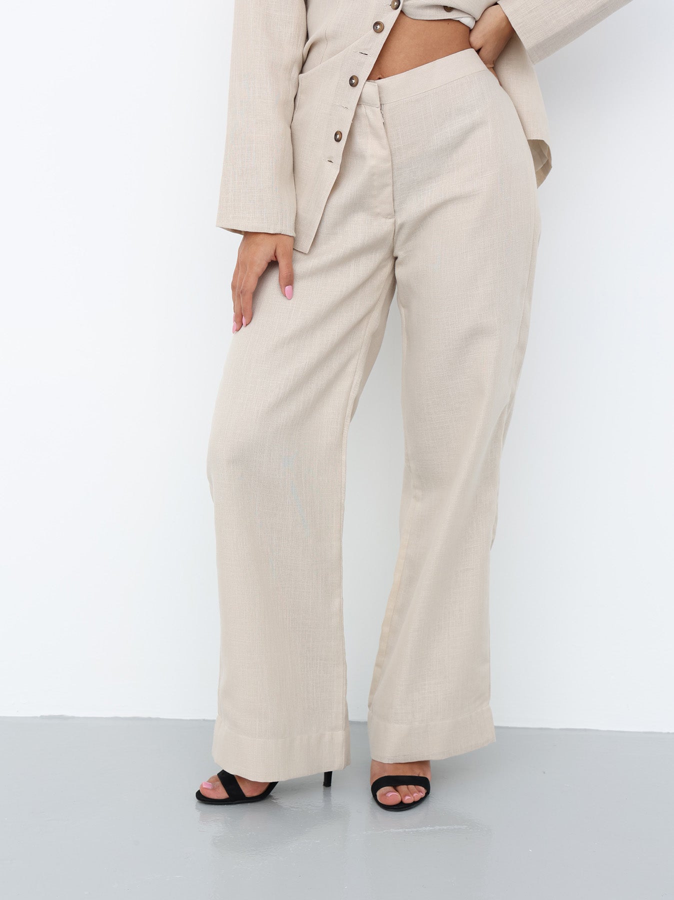 Linen Suit in Beige color