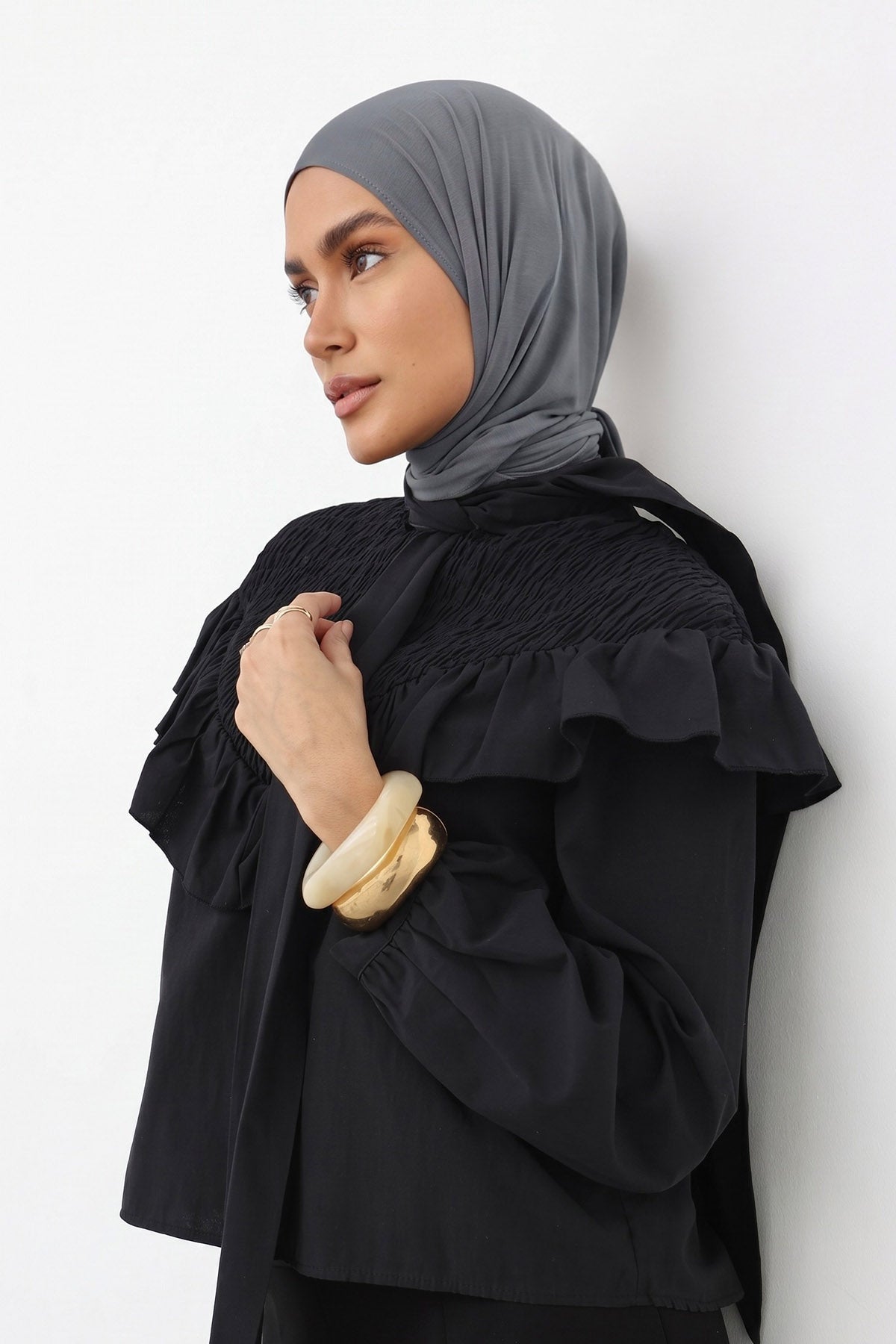 Bamboo triangle jersey hijab in Warm Grey – Summer Breeze