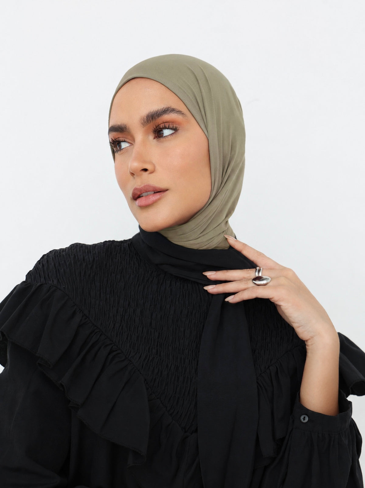 Bamboo triangle jersey hijab in Dust – Summer Breeze