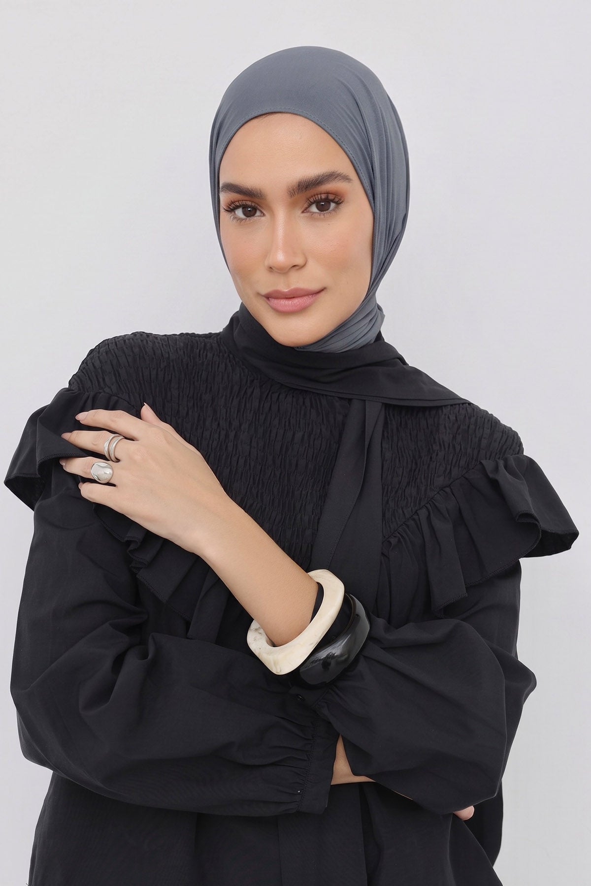 Bamboo triangle jersey hijab in Warm Grey – Summer Breeze (view 3)