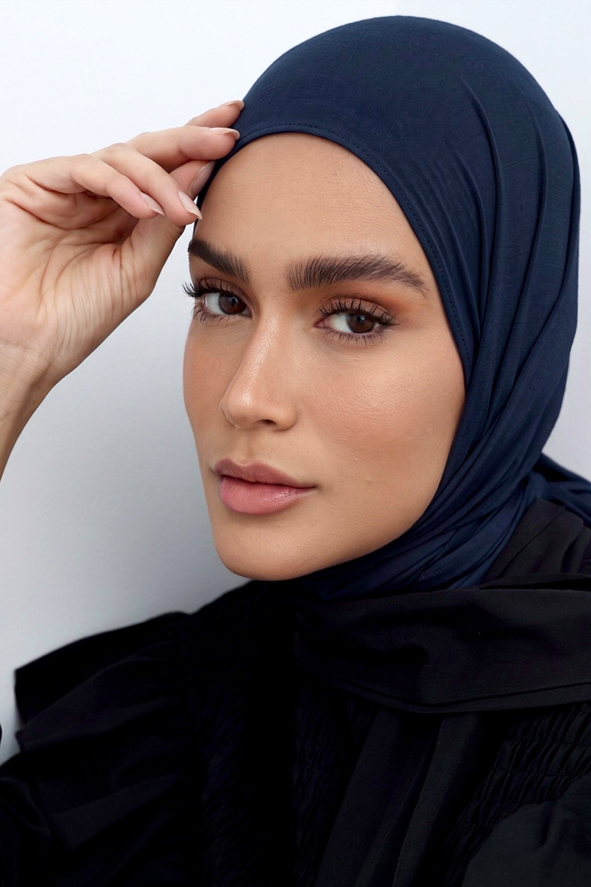 Bamboo triangle jersey hijab in Navy – Summer Breeze (view 3)